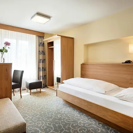 Weisses Kreuz Hotel 4*