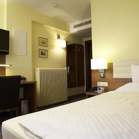 Weisses Kreuz Hotel 4*